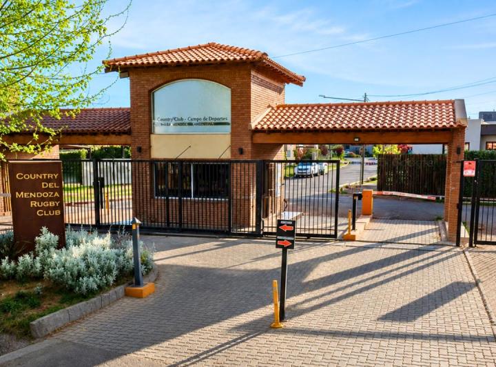 Terreno · 883m²