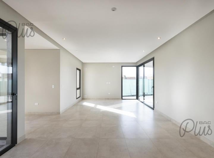 Casa · 180m² · 5 Ambientes · 2 Cocheras