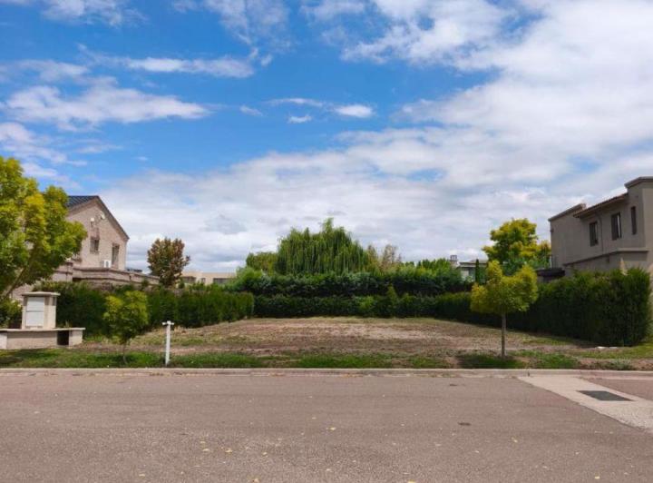 Terreno · 800m²
