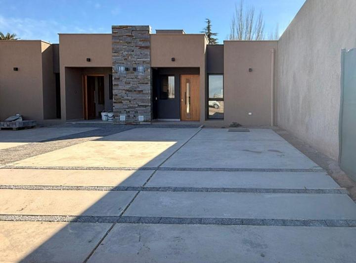 Casa · 86m² · 4 Ambientes · 2 Cocheras