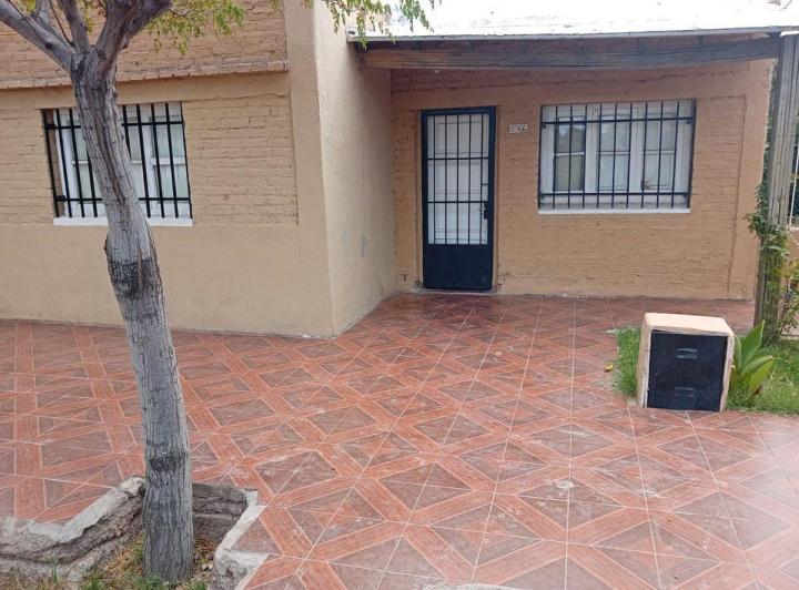 Casa · 75m² · 4 Ambientes · 3 Cocheras
