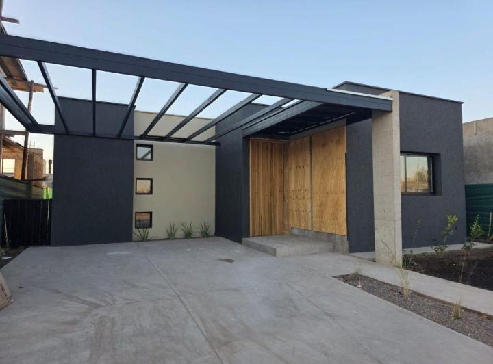 Casa · 120m² · 5 Ambientes · 2 Cocheras