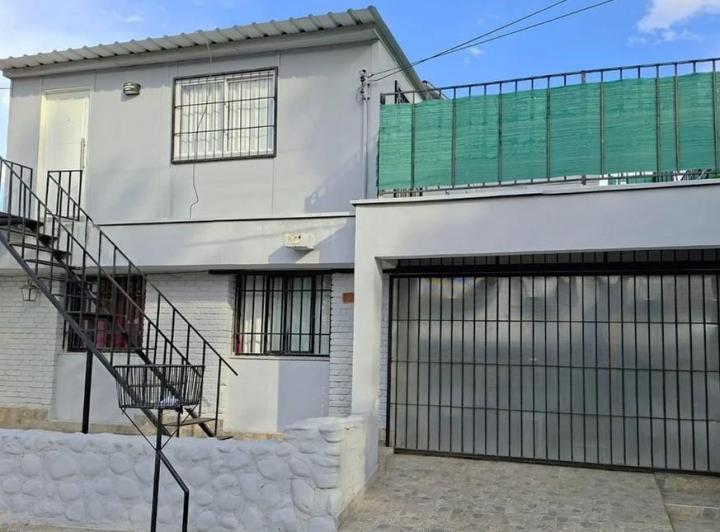 Casa · 238m² · 7 Ambientes · 1 Cochera