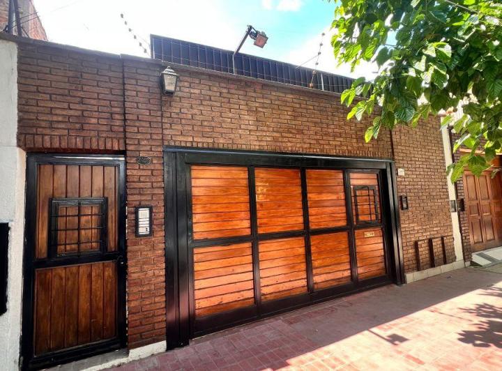 Casa · 90m² · 5 Ambientes · 1 Cochera