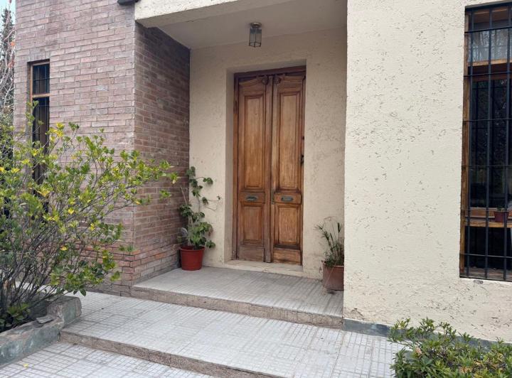 Casa · 270m² · 5 Ambientes · 2 Cocheras