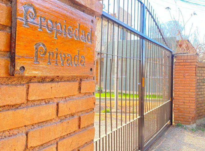 Casa · 240m² · 5 Ambientes · 2 Cocheras
