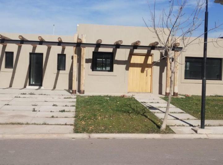 Casa · 170m² · 5 Ambientes · 2 Cocheras
