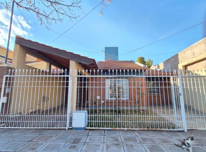 Casa · 120m² · 4 Ambientes · 2 Cocheras