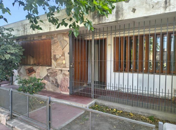 Casa · 163m² · 4 Ambientes · 2 Cocheras