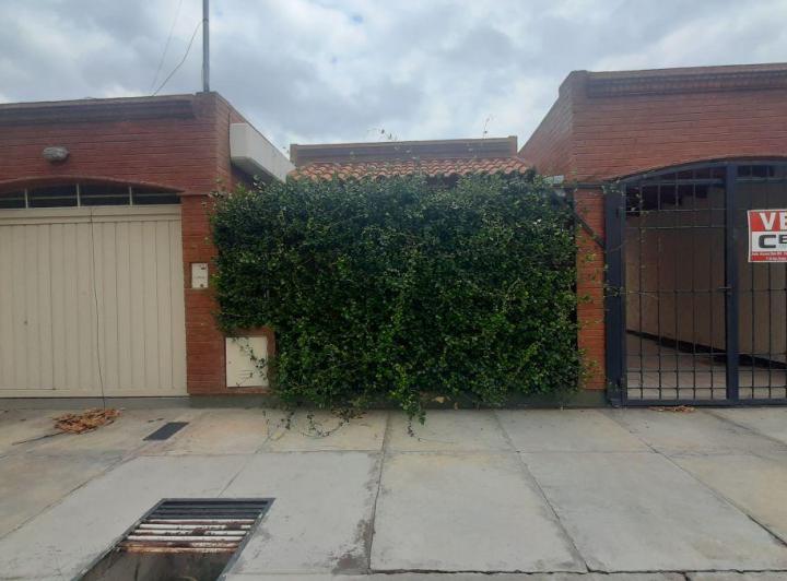 Casa · 200m² · 7 Ambientes · 2 Cocheras