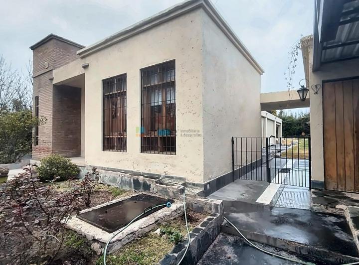 Casa · 400m² · 4 Dormitorios · 2 Cocheras