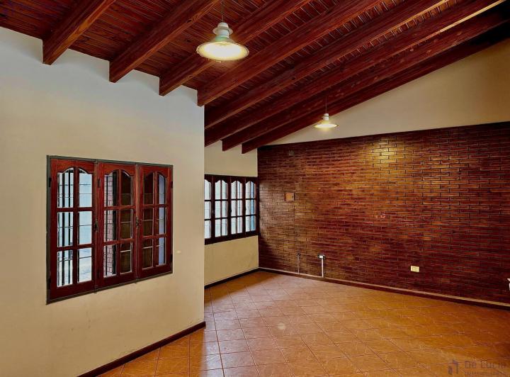 Casa · 140m² · 4 Ambientes · 2 Cocheras