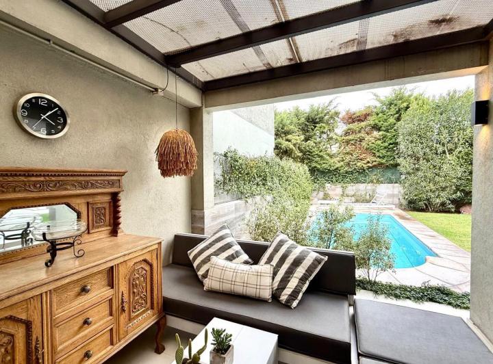 Casa · 235m² · 6 Ambientes · 2 Cocheras