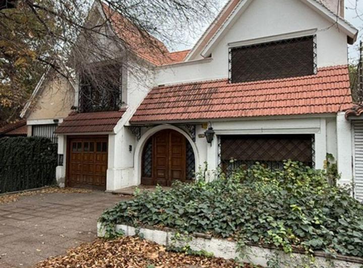 Casa · 330m² · 5 Ambientes · 2 Cocheras