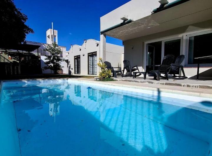 Casa · 215m² · 8 Ambientes