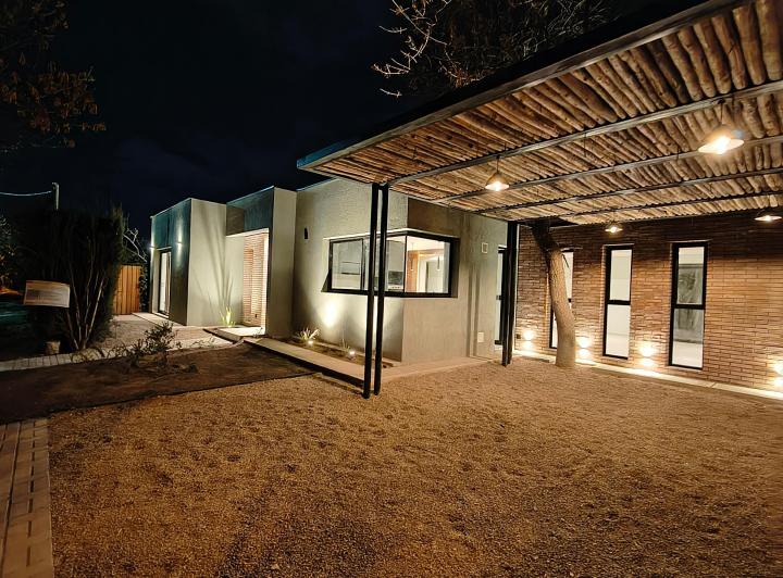 Casa · 270m² · 6 Ambientes · 2 Cocheras