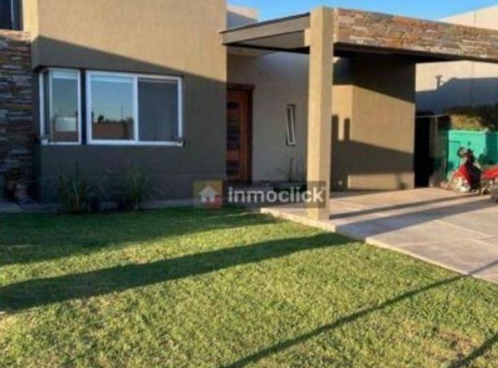 Casa · 160m² · 6 Ambientes · 1 Cochera