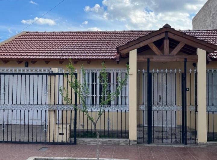 Casa · 204m² · 11 Ambientes · 2 Cocheras