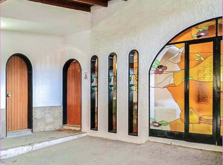 Casa · 400m² · 8 Ambientes · 2 Cocheras