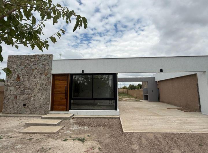 Casa · 125m² · 5 Ambientes · 2 Cocheras
