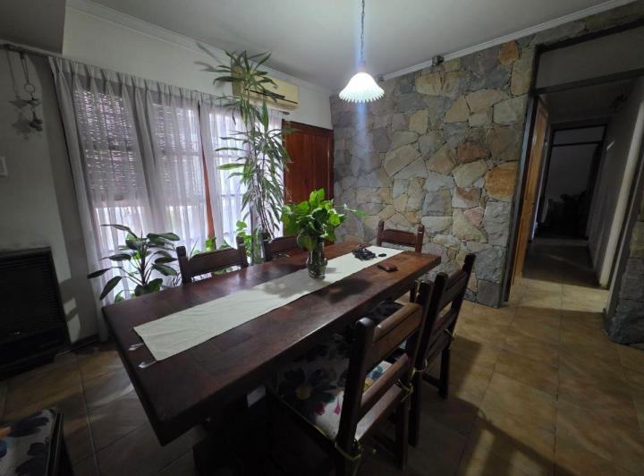 Casa · 170m² · 5 Ambientes · 2 Cocheras