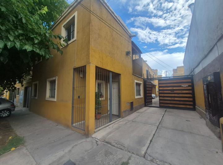 Casa · 78m² · 5 Ambientes · 1 Cochera