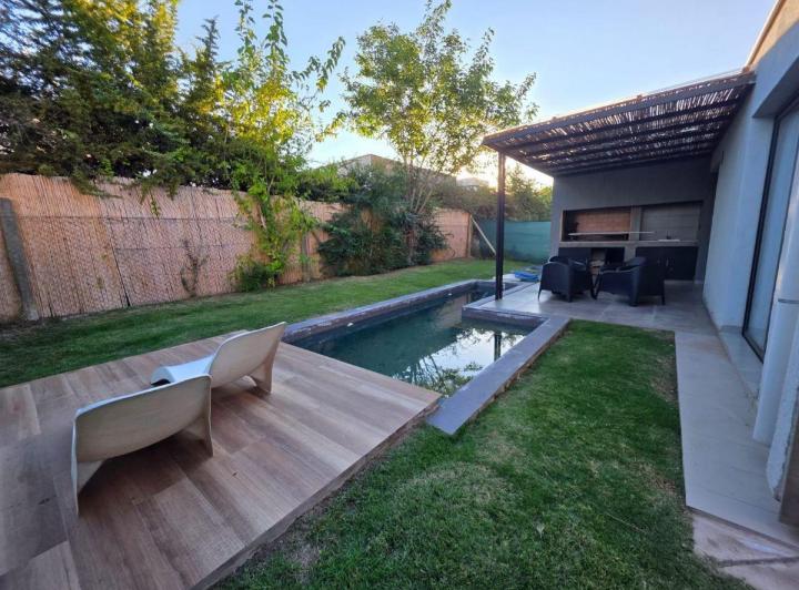 Casa · 150m² · 6 Ambientes · 2 Cocheras