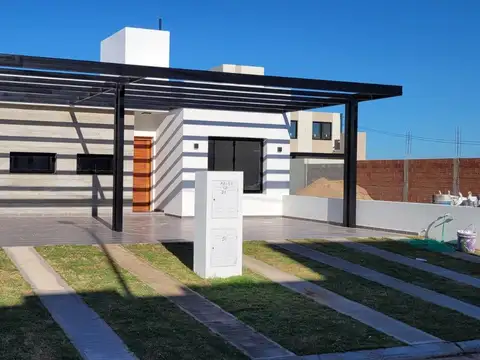 ¡oportunidad! dúplex en campos de manantiales - todo en una planta