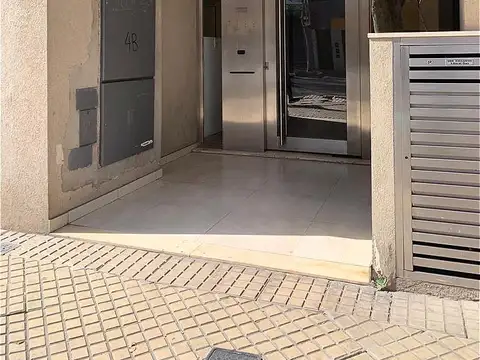 Monoambiente en alquiler moderno amplio echesortu balcon escalera