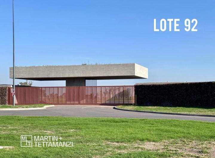 Terreno · 803m²