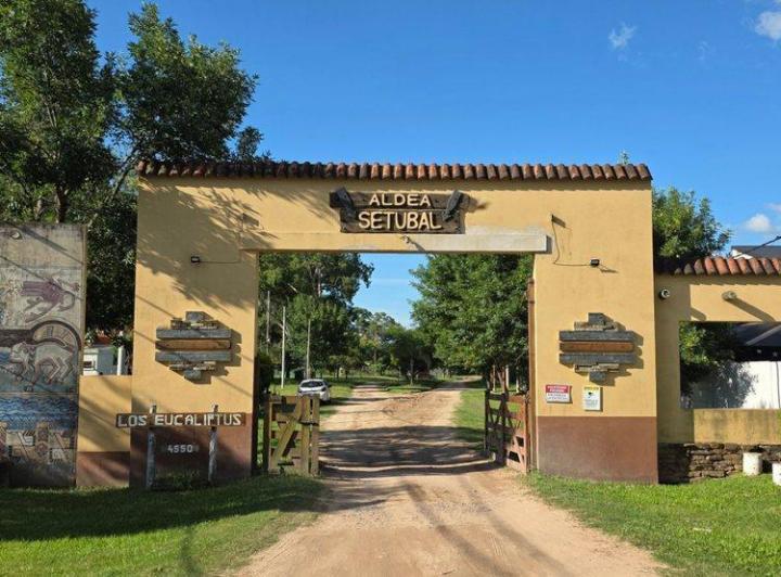 Terreno · 907m²