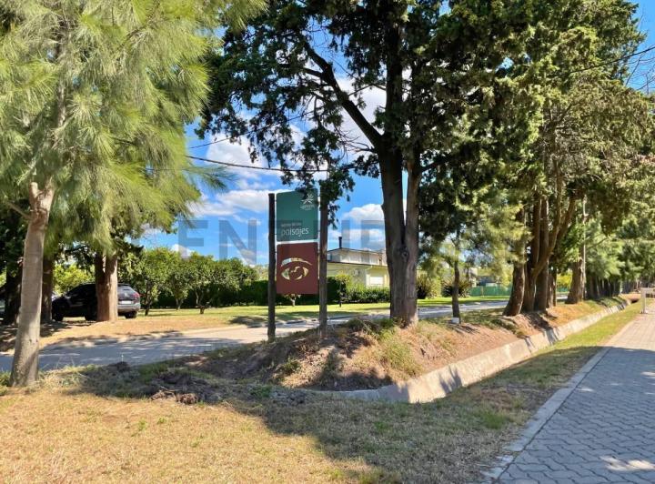 Terreno · 854m²