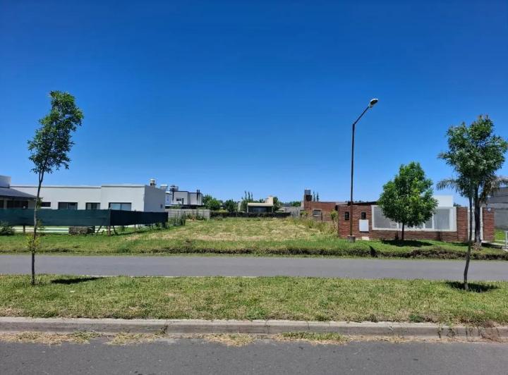 Terreno · 652m²