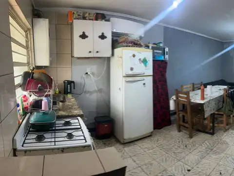 Venta. casa dos dorm + patio/ hospital iturraspe.