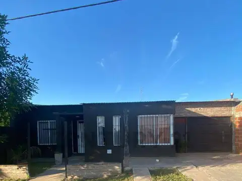 Venta - casa - pileta -  quincho - tierra de sueños puerto general san martín