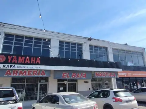 Alquiler amplio  local  en  av. gral paz 6200