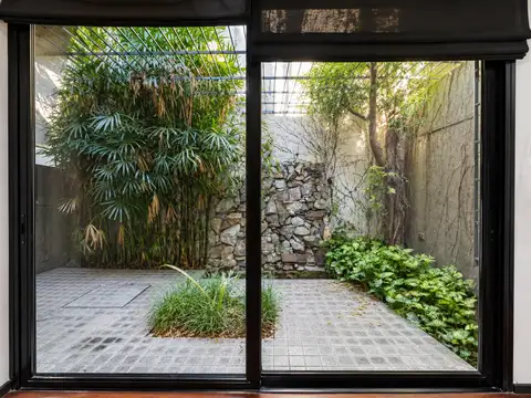 Venta local / oficina 110 m² con patio y 3 consultorios – abasto