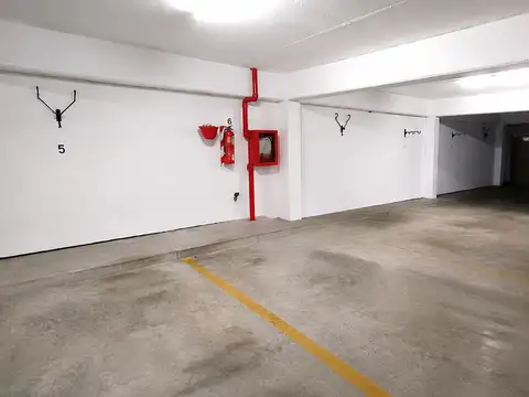 Venta cochera cubierta edif pilay 67  barrio sur