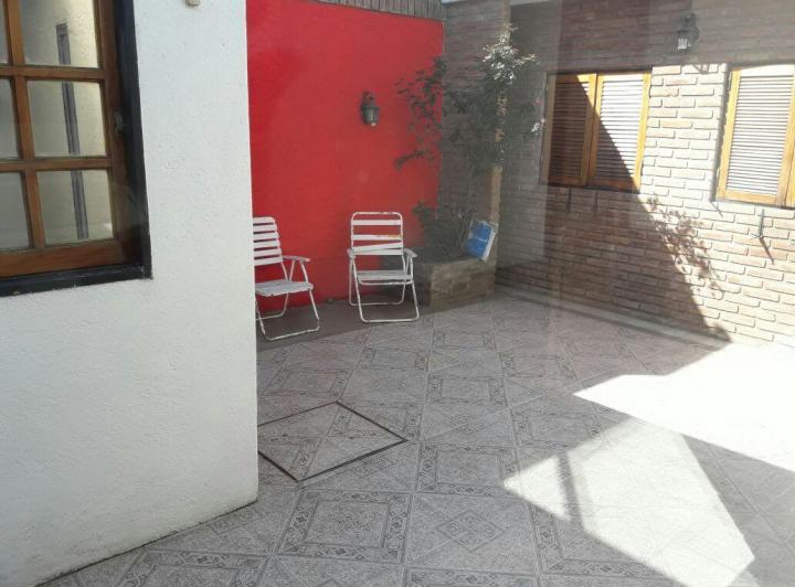 Casa · 100m² · 8 Ambientes · 2 Cocheras