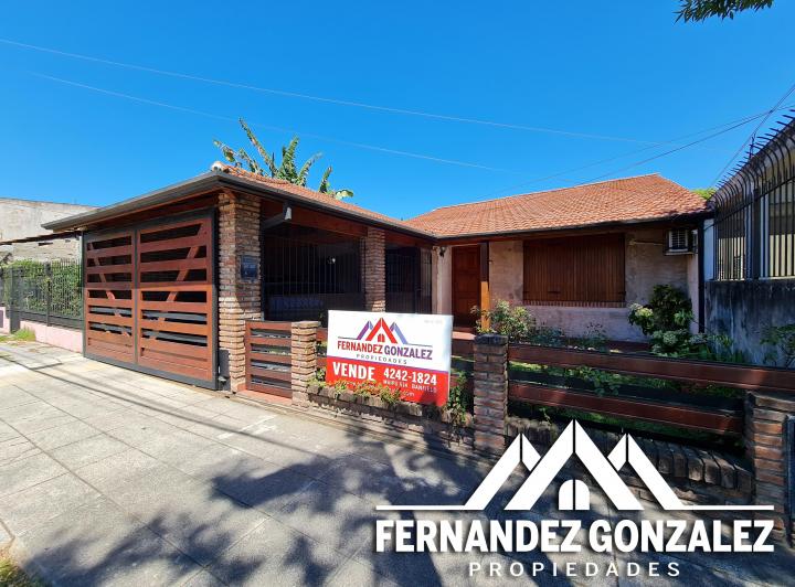 Casa · 210m² · 6 Ambientes · 2 Cocheras