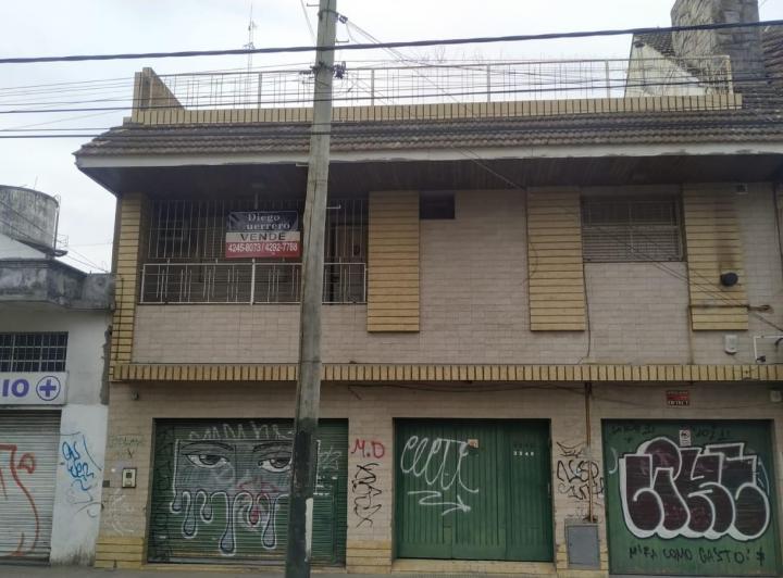 Casa · 400m² · 3 Ambientes · 1 Cochera
