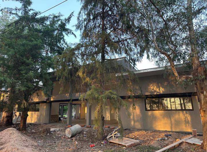 Casa · 340m² · 5 Ambientes · 3 Cocheras