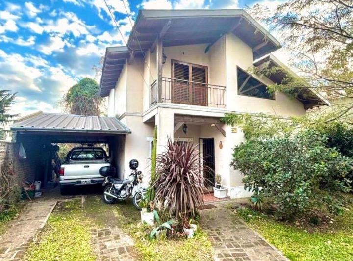 Casa · 200m² · 4 Ambientes · 1 Cochera