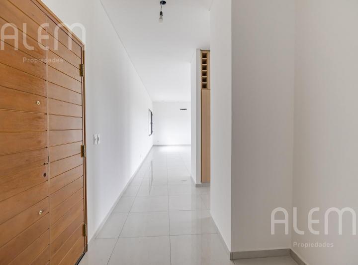 Casa · 124m² · 4 Ambientes · 2 Cocheras