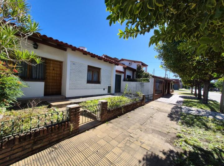 Casa · 90m² · 3 Ambientes · 2 Cocheras