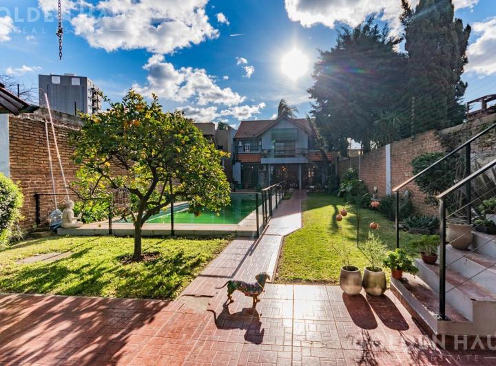 Casa · 317m² · 4 Ambientes · 2 Cocheras
