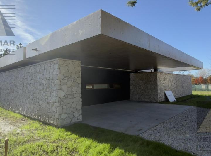 Casa · 152m² · 4 Ambientes · 2 Cocheras