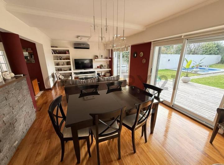 Casa · 214m² · 3 Ambientes · 1 Cochera