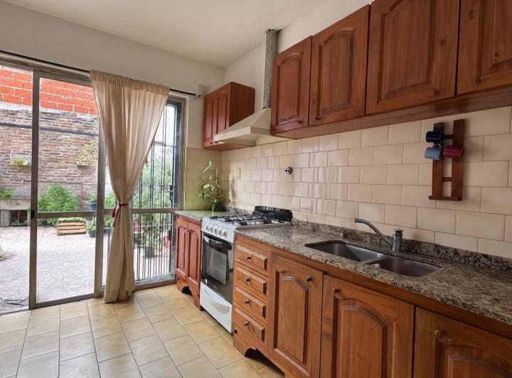 Casa · 160m² · 6 Ambientes · 2 Cocheras