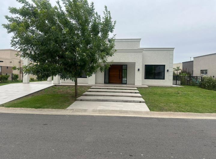 Casa · 170m² · 4 Ambientes · 1 Cochera